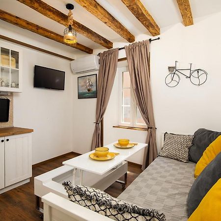 Domus Maximus Apartamento Pula Exterior foto