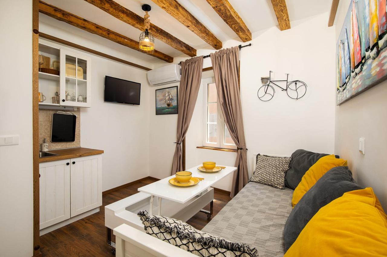 Domus Maximus Apartamento Pula Exterior foto