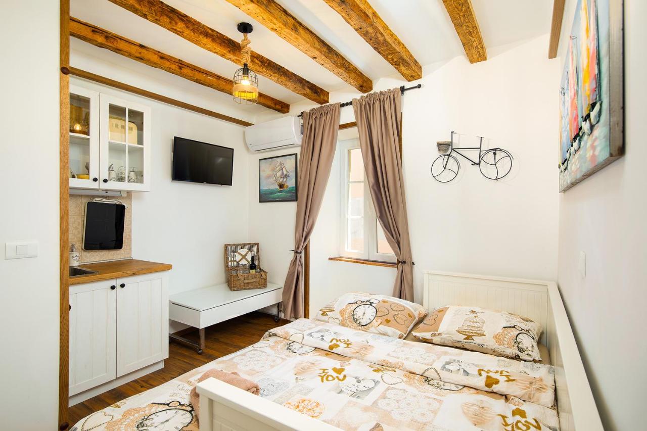 Domus Maximus Apartamento Pula Exterior foto